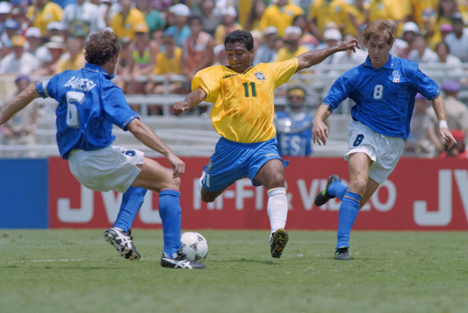 Romario dứt điểm trước hàng phòng ngự Italy trong chung kết World Cup 1994 Romario thi đấu nổi bật tại chung kết World Cup 1994