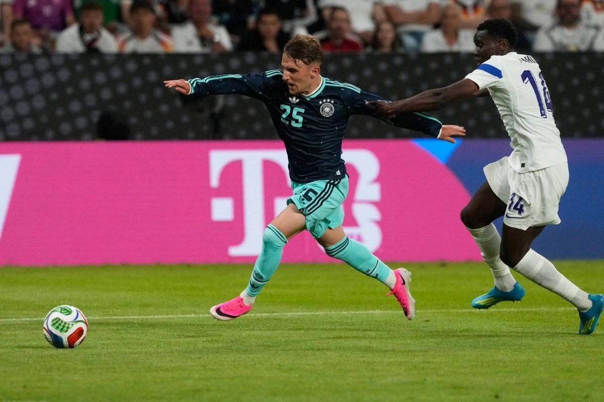 Lennart Karl ghi dấu tại Bayern Lennart Karl Bayern