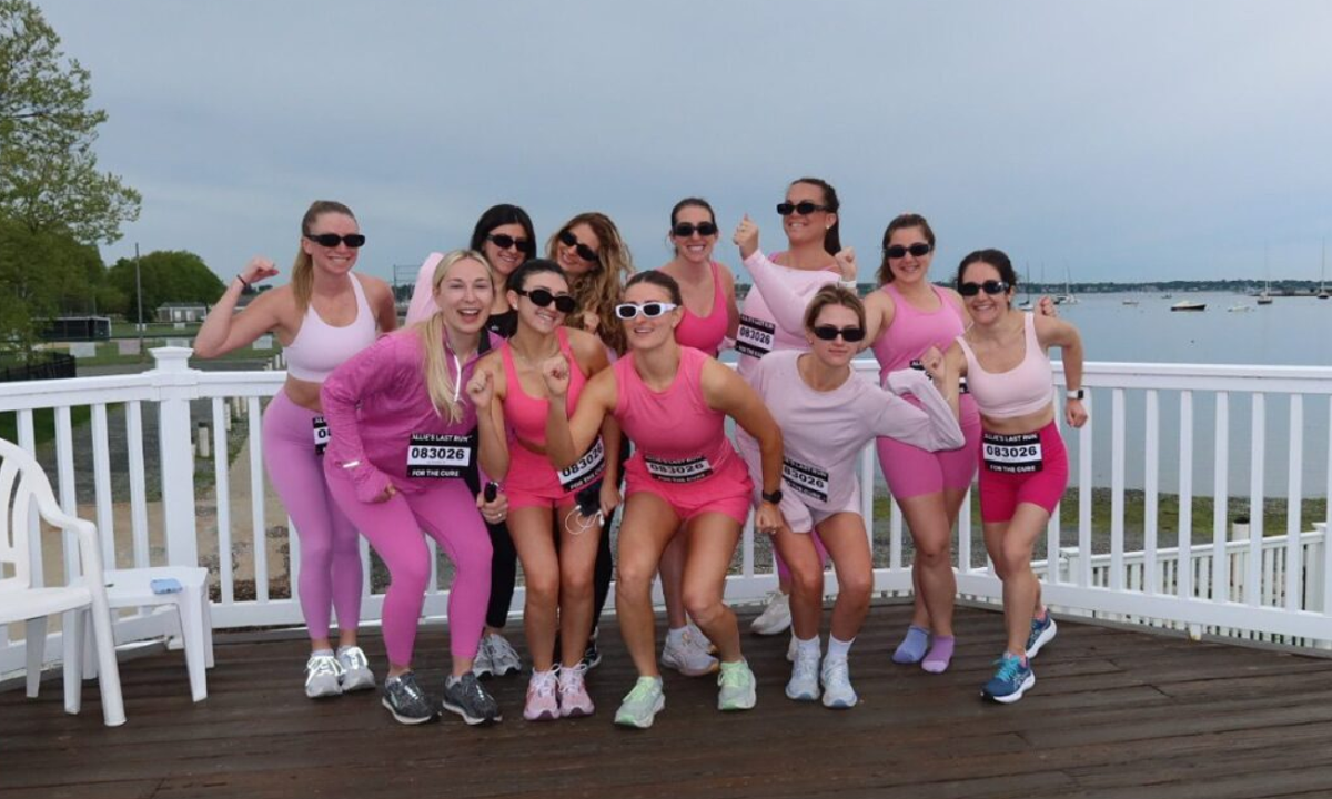 Cô dâu tổ chức tiệc độc thân bằng chạy half marathon ở Mỹ