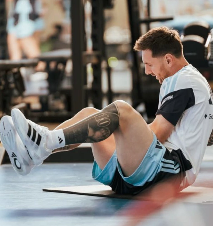 Lionel Messi tập riêng trong buổi tập đầu tiên của Argentina tại Mỹ ngày 1/6. Lionel Messi tập riêng trong buổi tập đầu tiên của Argentina tại Mỹ ngày 1/6.