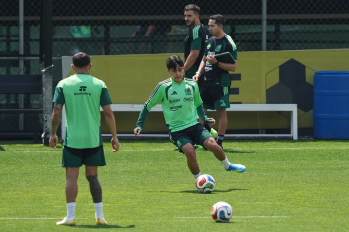 Gilberto Mora trong buổi tập của tuyển Mexico tại Mexico ngày 8/5/2026. Gilberto Mora trong buổi tập tuyển Mexico