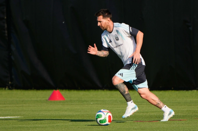 ĐT Argentina nhận tin cực vui về Messi trước trận khai mạc World Cup 3 HLV Scaloni: 'Trước khi ra quyết định, tôi luôn tham khảo Messi' - Báo VnExpress Thể thao