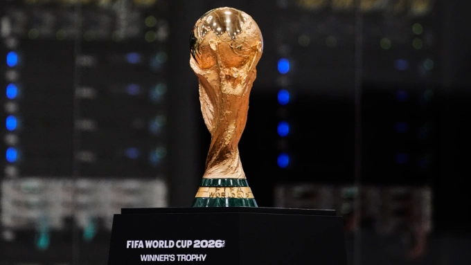 Cup vô địch World Cup được trưng bày tại Dallas Cup vô địch World Cup của FIFA được trưng bày trong lễ khai trương Trung tâm Truyền hình Quốc tế tại Dallas ngày 1/6/2026.