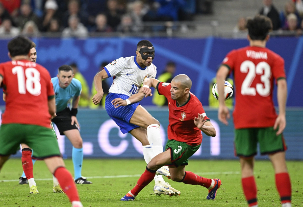 Kylian Mbappe - Tiền đạo tuyển Pháp Mbappe trong màu áo tuyển Pháp