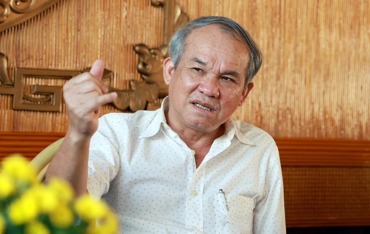 Bầu Đức tài trợ cho đội bóng Lào