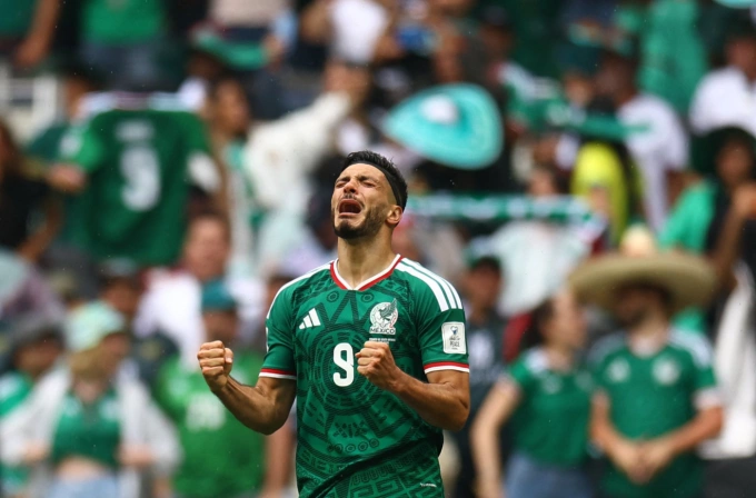 Raul Jimenez ăn mừng cảm xúc. Ảnh: Reuters