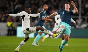 Cựu tiền vệ Arsenal bị cấm trận đầu World Cup vì cáo buộc hiếp dâm