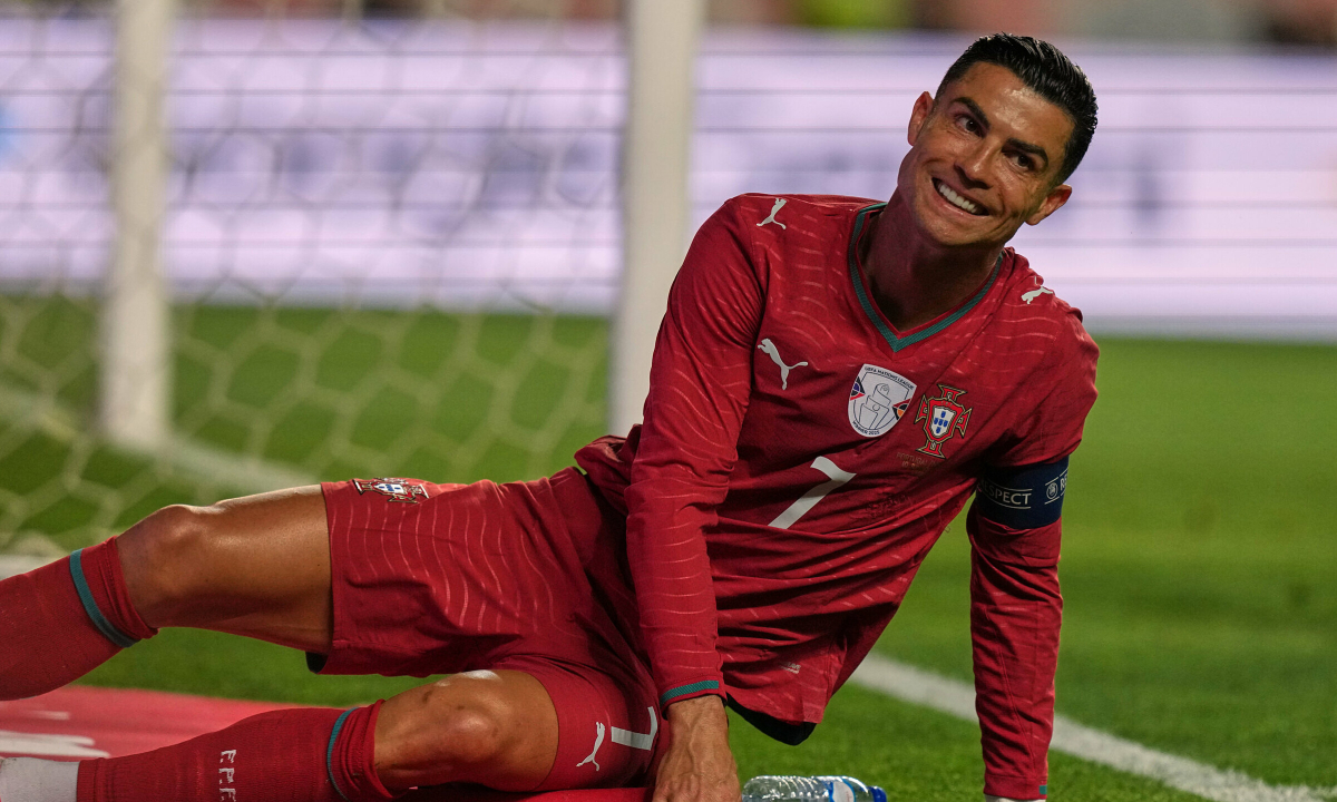 Ronaldo nằm ngoài top 40 cầu thủ đẹp trai tại World Cup 2026