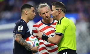 Luật mới giúp thủ quân Mỹ thoát thẻ vàng tại World Cup 2026