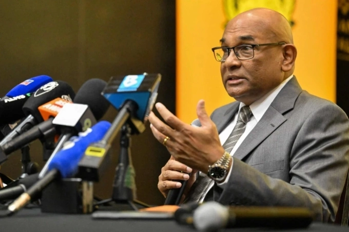 Tổng thư ký Liên đoàn Bóng đá châu Á (AFC) Windsor Paul John dự họp báo tại trụ sở Liên đoàn Bóng đá Malaysia ngày 16/3/2026. Ảnh: AFP Tổng thư ký AFC Windsor Paul John tham dự họp báo