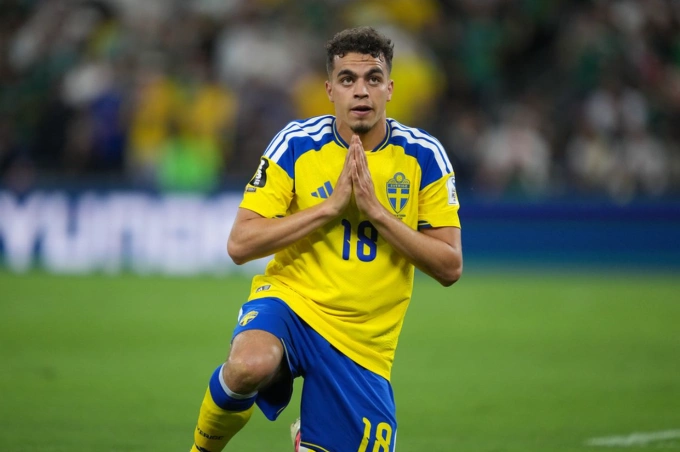 Yasin Ayari mừng bàn kiềm chế trong trận Thụy Điển thắng Tunisia 5-1 ở lượt đầu bảng F World Cup 2026 trên sân BBVA, Monterrey, Mexico ngày 14/6/2026. Ảnh: AP Yasin Ayari ăn mừng bàn thắng vào lưới Tunisia