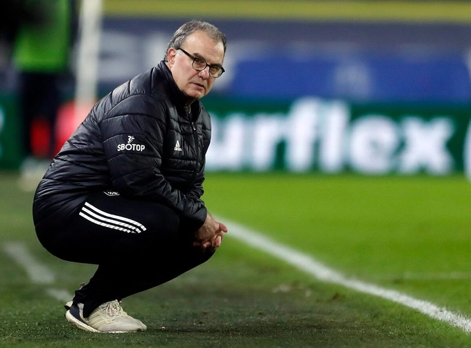 HLV Marcelo Bielsa ở khu kỹ thuật trong trận Leeds Utd - Newcastle trên sân Elland Road, Leeds, Anh ngày 16/12/2020. Ảnh: Reuters