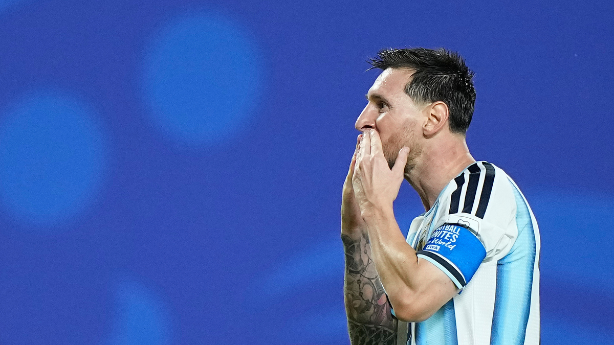 ESPN: Messi làm lu mờ Mbappe, Haaland và khiến Ronaldo áp lực