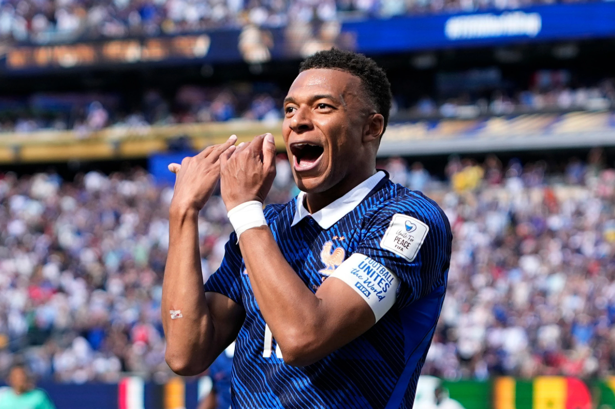 Kylian Mbappe phá nhiều kỷ lục tại World Cup Kylian Mbappe trong trận đấu tại World Cup 2026
