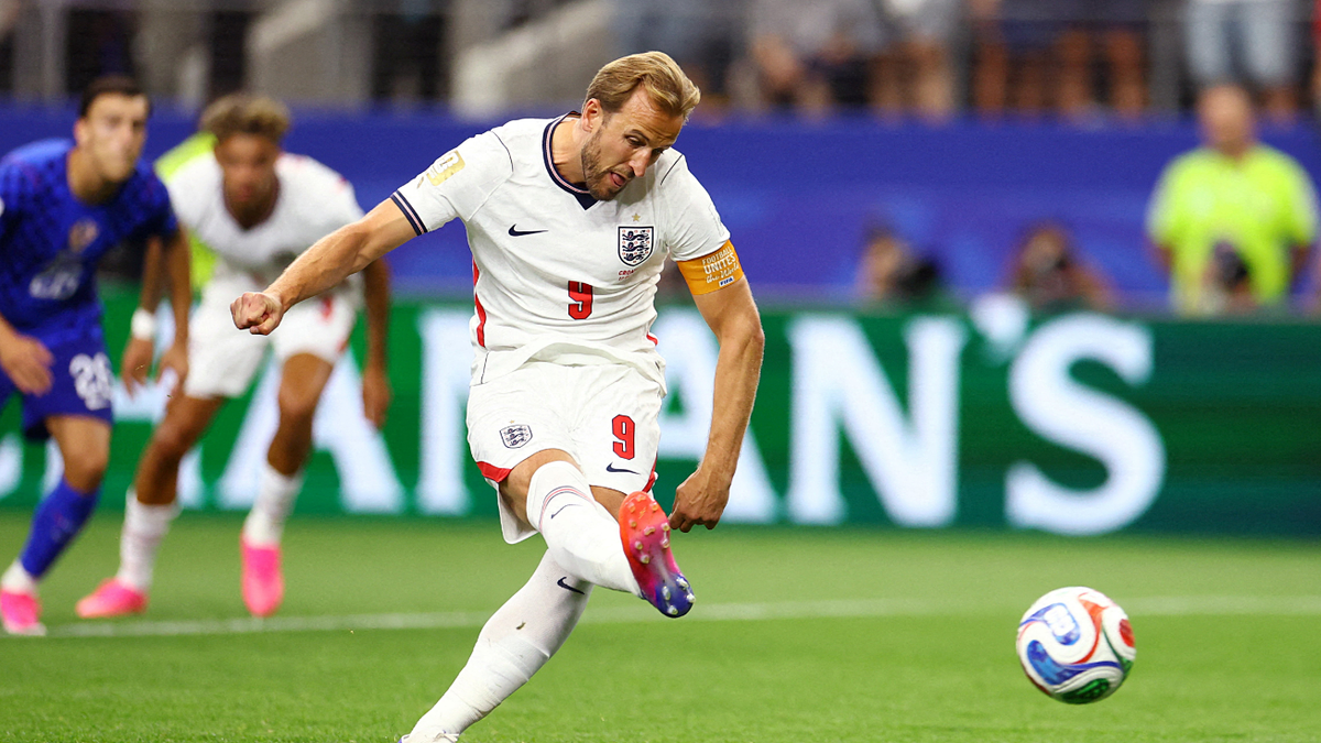 Boateng: 'FIFA nên cấm kiểu đá phạt đền của Harry Kane'