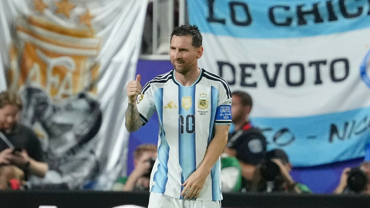 Hành động khiêm nhường của Messi