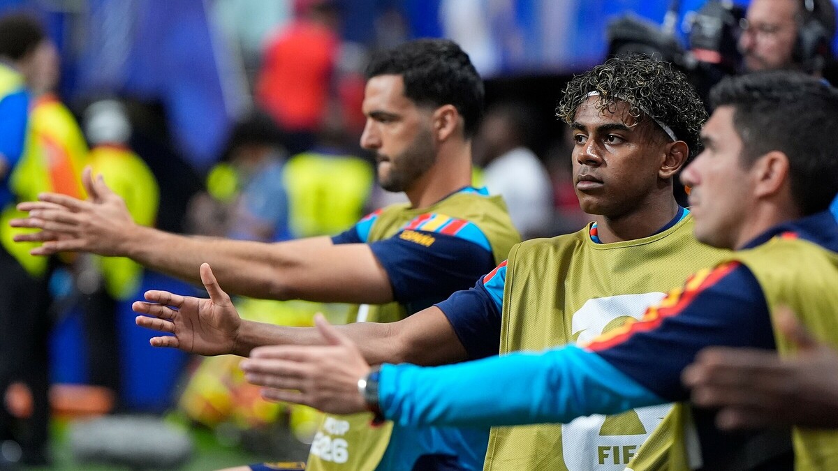 Tây Ban Nha - Arab Saudi: Yamal lần đầu đá chính ở World Cup