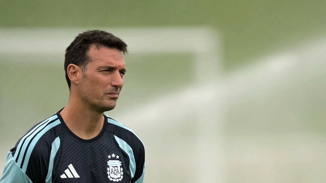 Argentina coach upset when asked about Messi's family problem - The VnExpress