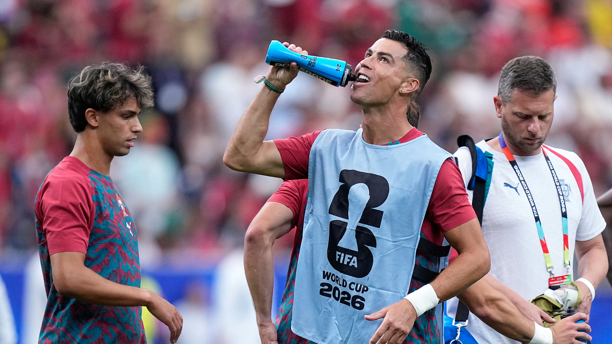 Bồ Đào Nha - Uzbekistan: Ronaldo đá chính