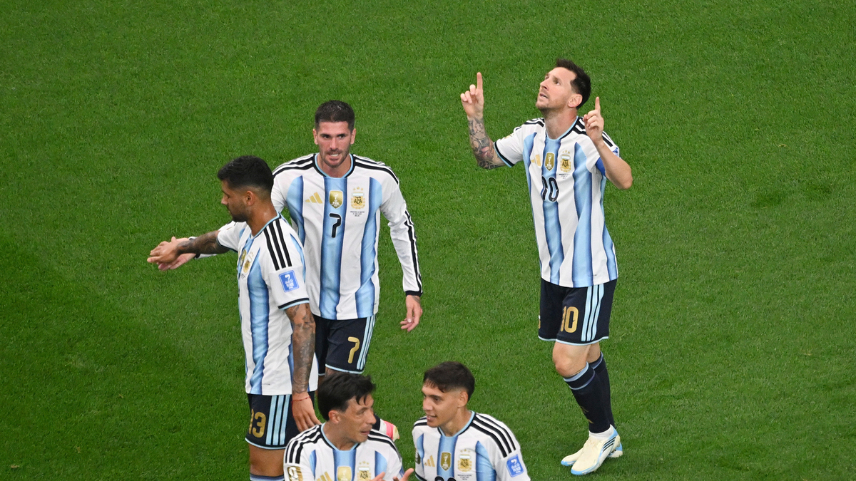 Messi phá kỷ lục ghi bàn mọi thời World Cup