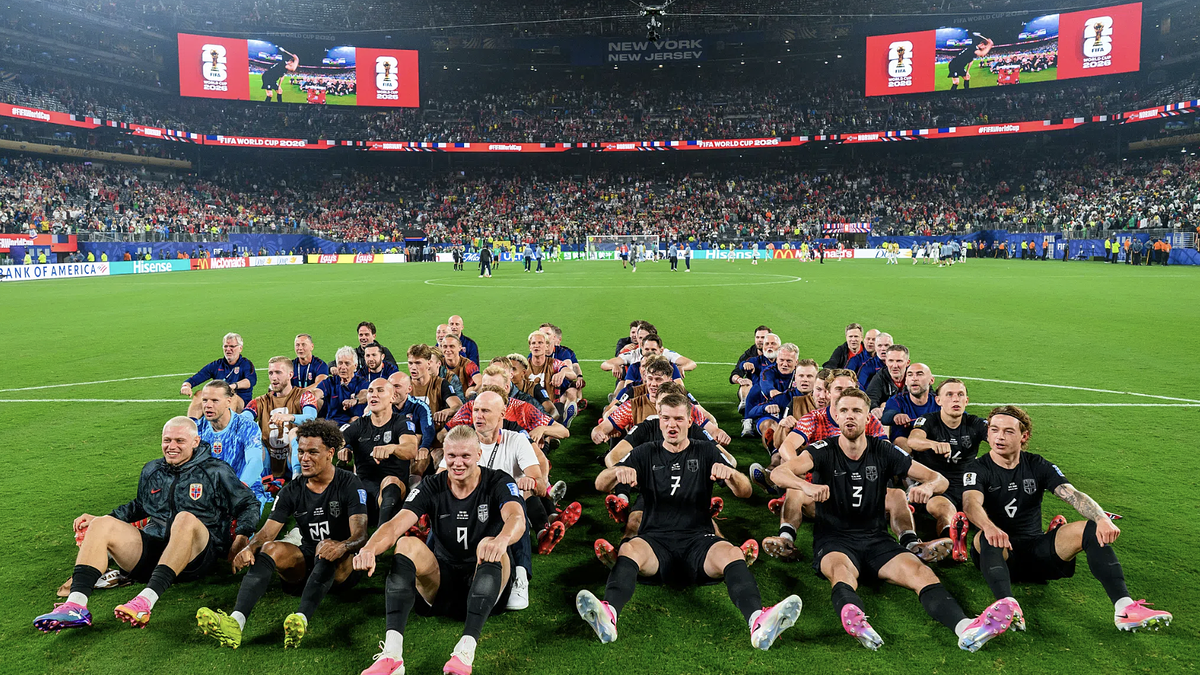 Màn ăn mừng độc nhất của Na Uy khi vượt qua vòng bảng World Cup