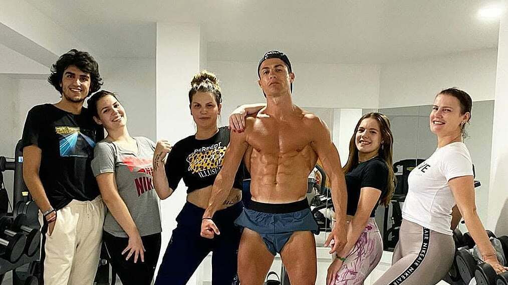 Chị gái Ronaldo: 'Giờ thì những kẻ đạo đức giả sẽ nói gì?'