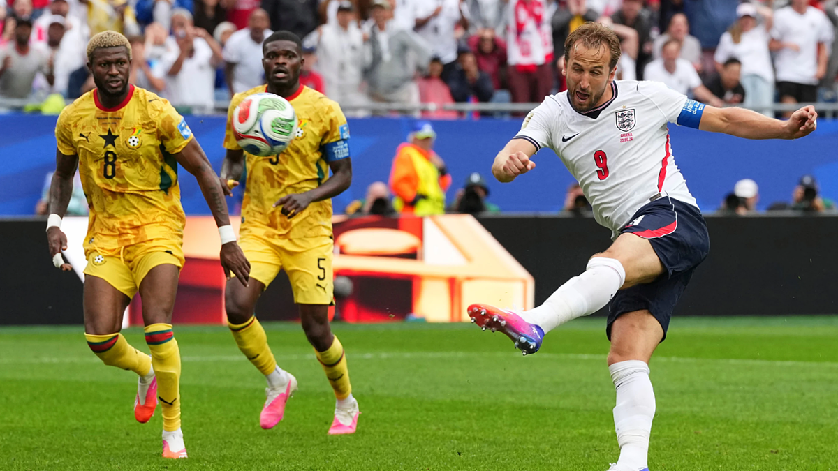 HLV Tuchel sốc với pha bỏ lỡ của Kane