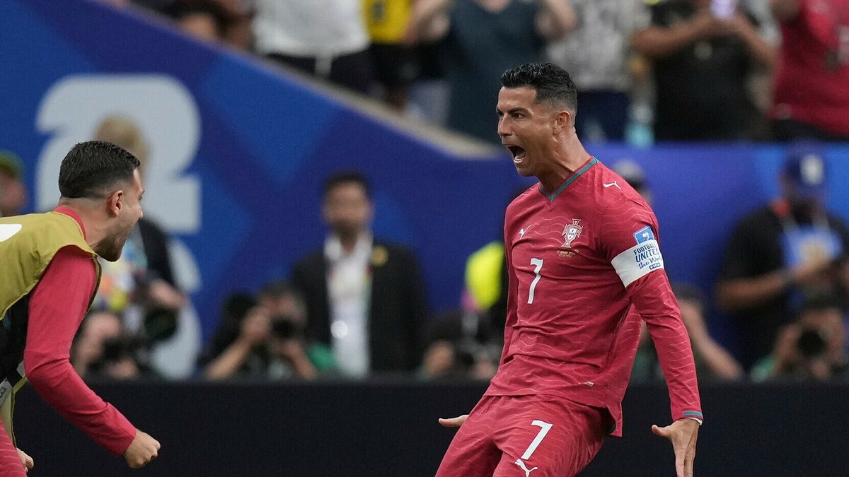 Ronaldo praised for having '200 IQ' - VnExpress