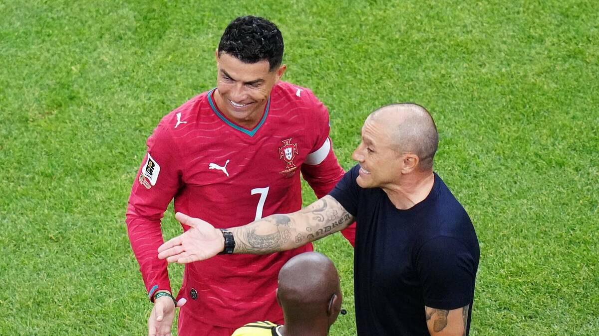 Cannavaro: 'Bạn sẽ phải trả giá nếu cho Ronaldo một tấc đất'