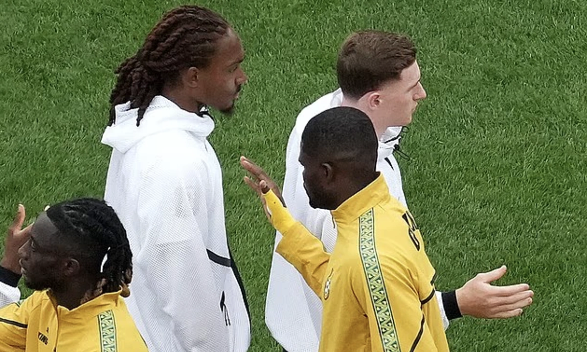 Cầu thủ Anh từ chối bắt tay đối thủ ở World Cup