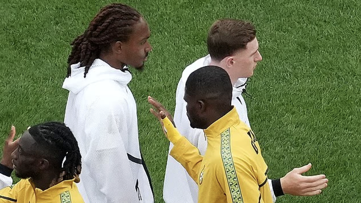 Cầu thủ Anh từ chối bắt tay đối thủ ở World Cup
