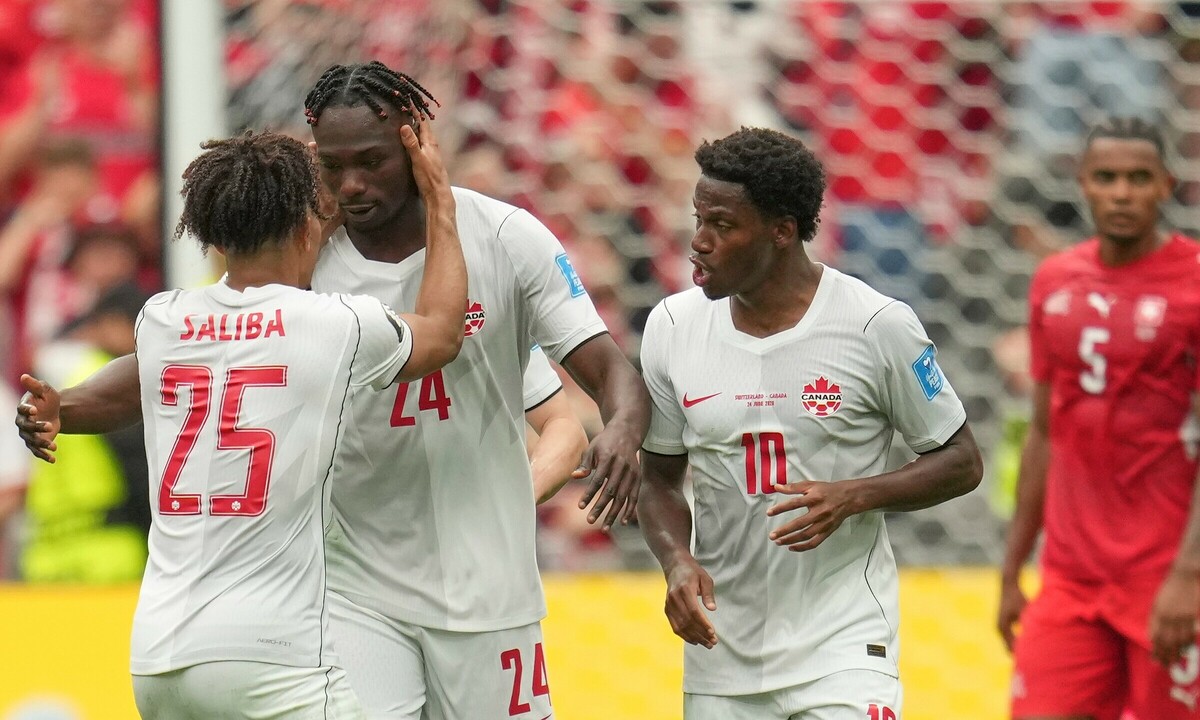 Cả ba đội chủ nhà World Cup 2026 vượt qua vòng bảng