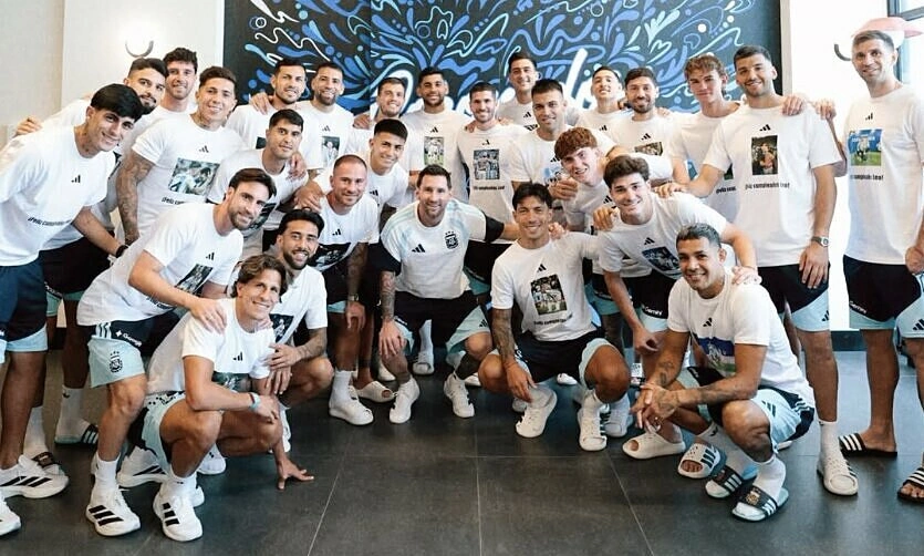 Đồng đội gây bất ngờ trong ngày sinh nhật Messi