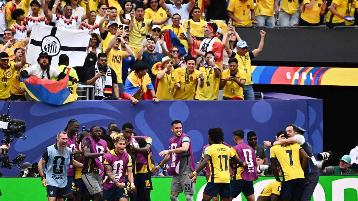 Ecuador quật ngã Đức, lách khe cửa hẹp vào vòng knock-out