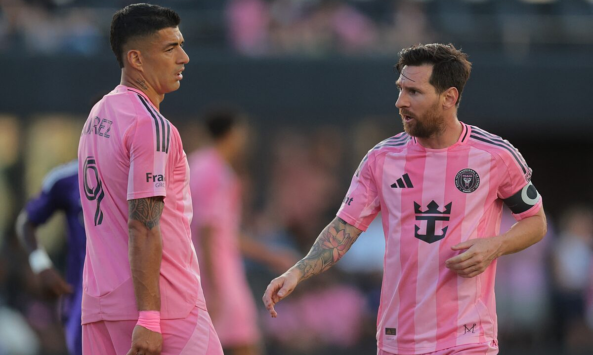 Suarez: 'Messi có bộ não nhanh hơn đôi chân'