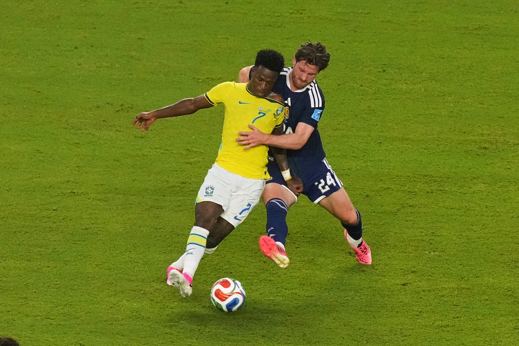 Scotland's Anthony Ralston (24) battles Brazil's Vinicius Junior (7) in World Cup 2026 Group C match, Miami Gardens, Florida, June 24. Photo: AP