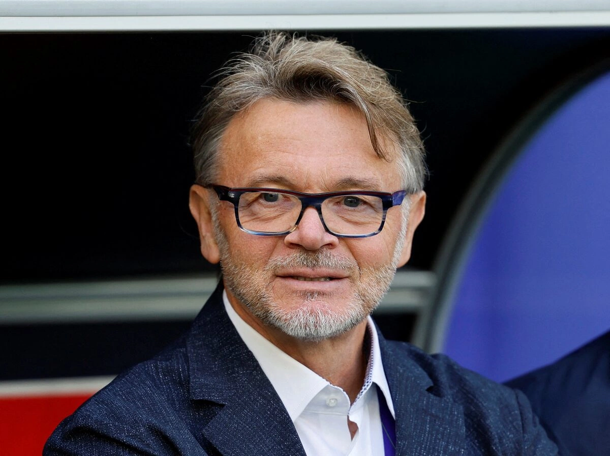 Troussier đã xóa bỏ mặc cảm tự ti của bóng đá Nhật Bản thế nào?