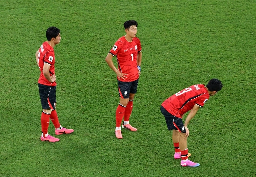 Son Heung-min (center) and teammates look disappointed after South Korea's 0-1 loss to South Africa in final match of Group A at 2026 World Cup, at Monterrey stadium in Mexico, June 24, 2026. Photo: Reuters