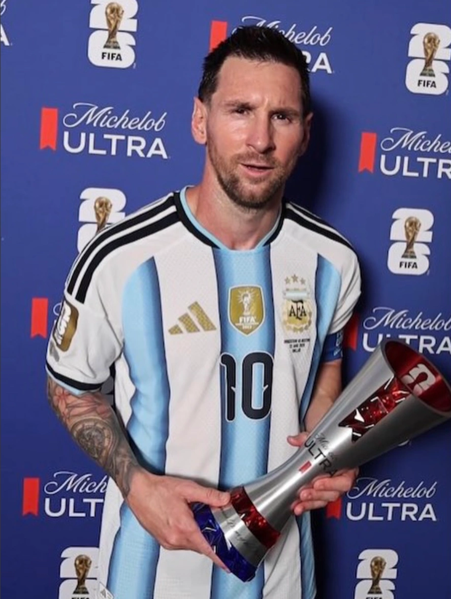 Messi nhận giải Cầu thủ hay nhất trận Argentina thắng Áo 2-0 ở World Cup 2026 trên sân AT&T Arlington Texas Mỹ hôm 22/6/2026 Messi nhận giải Cầu thủ hay nhất trận Argentina thắng Áo 2-0 ở World Cup 2026 trên sân AT&T Arlington Texas Mỹ hôm 22/6/2026