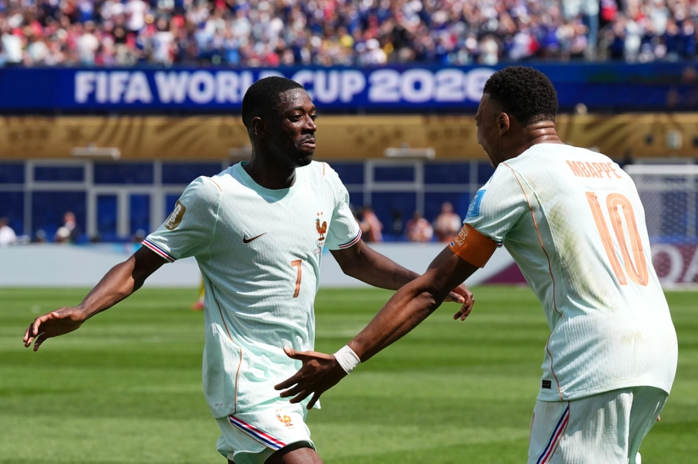 Ousmane Dembele (trái) mừng bàn với Kylian Mbappe trong trận Pháp thắng Na Uy 4-1 ở lượt cuối bảng I World Cup 2026 trên sân Foxborough, Boston, Mỹ ngày 26/6/2026. Ảnh: AP