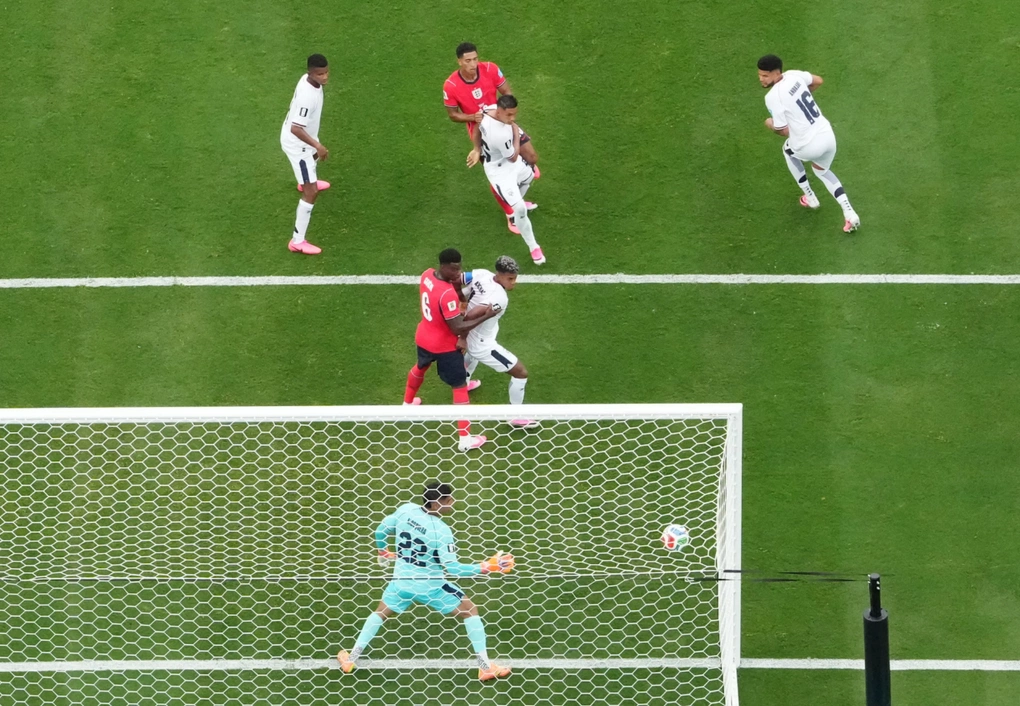 Jude Bellingham dứt điểm mở tỷ số trong trận Anh thắng Panama 2-0 ở lượt cuối bảng L World Cup 2026 trên sân MetLife, East Rutherford, New Jersey, Mỹ ngày 27/6/2026. Ảnh: Reuters