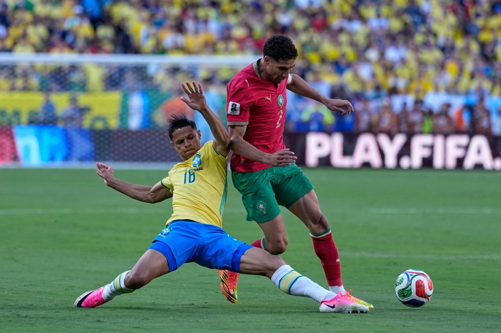 Douglas Santos (yellow) battles Achraf Hakimi in Morocco 1-1 Brazil match, Group C 2026 World Cup, MetLife Stadium, East Rutherford, New Jersey, US, June 13. Photo: Reuters