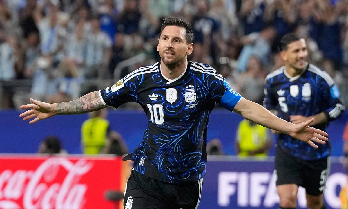 Messi phá thêm hai kỷ lục World Cup