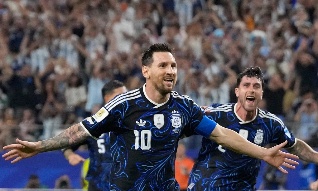 Lionel Messi mừng bàn nâng tỷ số lên 3-1 cho Argentina trong trận thắng Jordan ở lượt cuối bảng J World Cup 2026 trên sân AT&T, Arlington, Texas, Mỹ ngày 27/6. Ảnh: AP