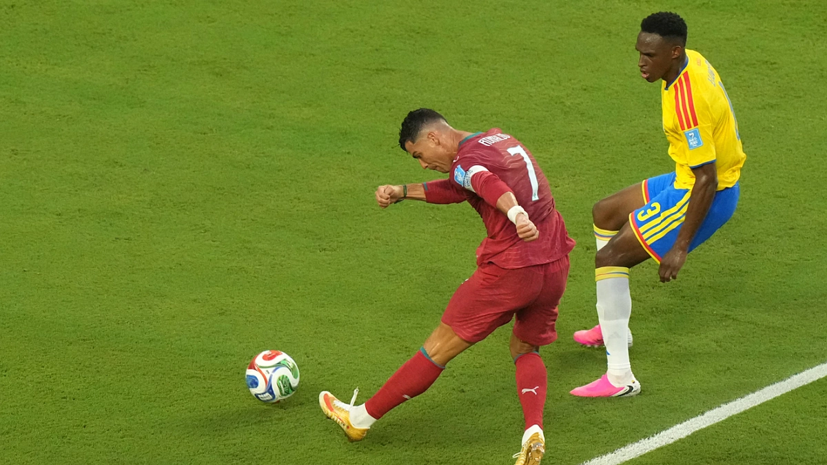 HLV Bồ Đào Nha: 'Chỉ trẻ con mới so sánh Ronaldo với Messi' - Báo VnExpress