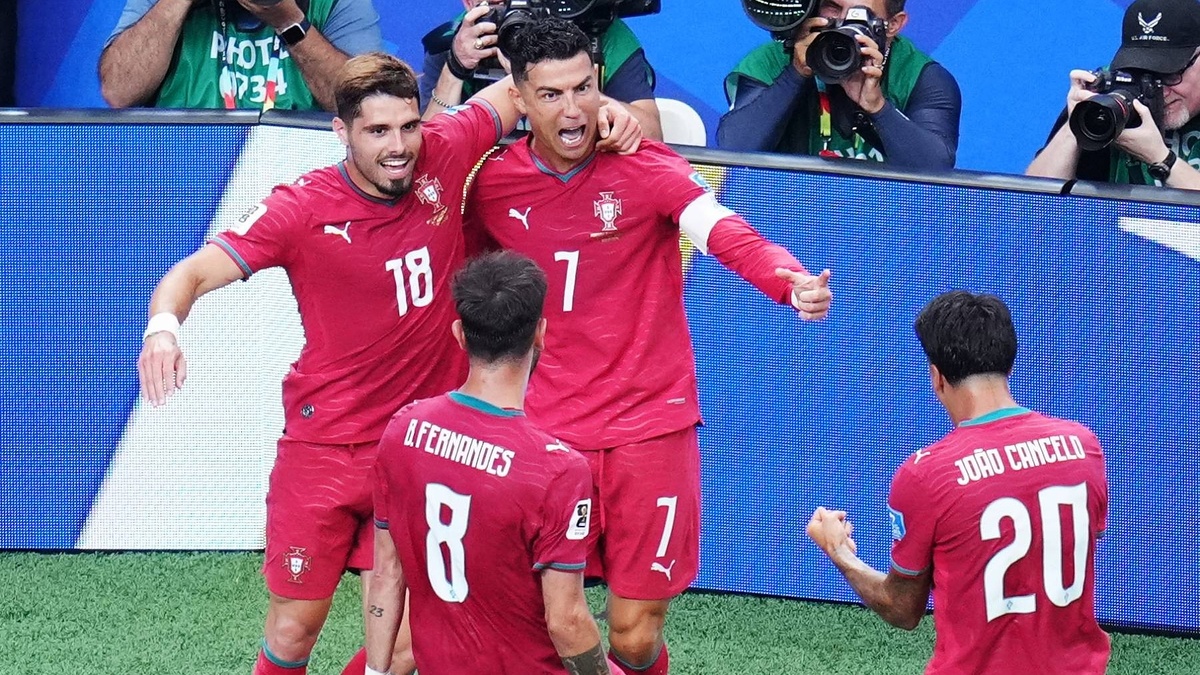 Colombia - Bồ Đào Nha: Ronaldo đá chính