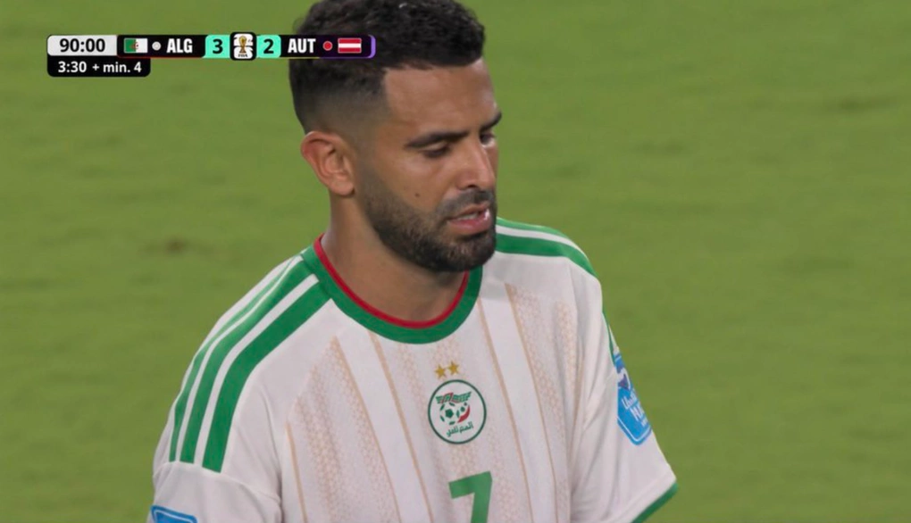 Riyad Mahrez phản ứng sau khi ghi bàn thứ ba trong trận Algeria hòa Áo 3-3 ở lượt cuối bảng J World Cup 2026 trên sân Arrowhead, Kansas City, Mỹ ngày 27/6/2026. Ảnh: chụp màn hình