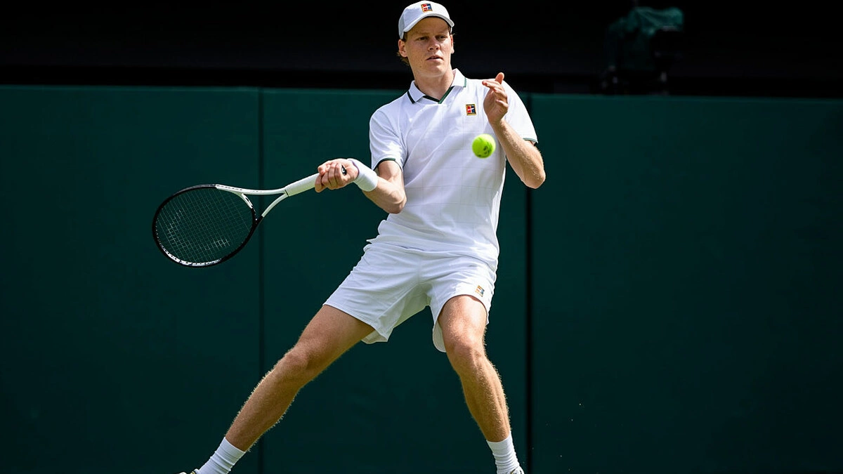 Sinner, Djokovic thoát hiểm ở vòng một Wimbledon