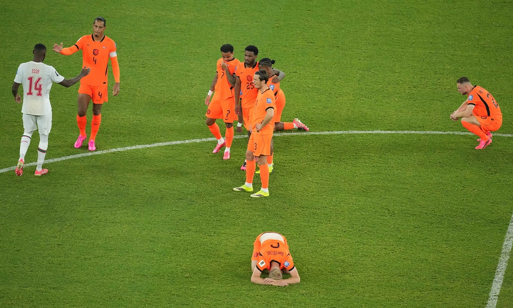 Cầu thủ Hà Lan thất vọng sau khi thua Morocco ở loạt luân lưu vòng 1/16 World Cup 2026 trên sân Guadalupe, gần Monterrey, Mexico ngày 29/6. Ảnh: AP