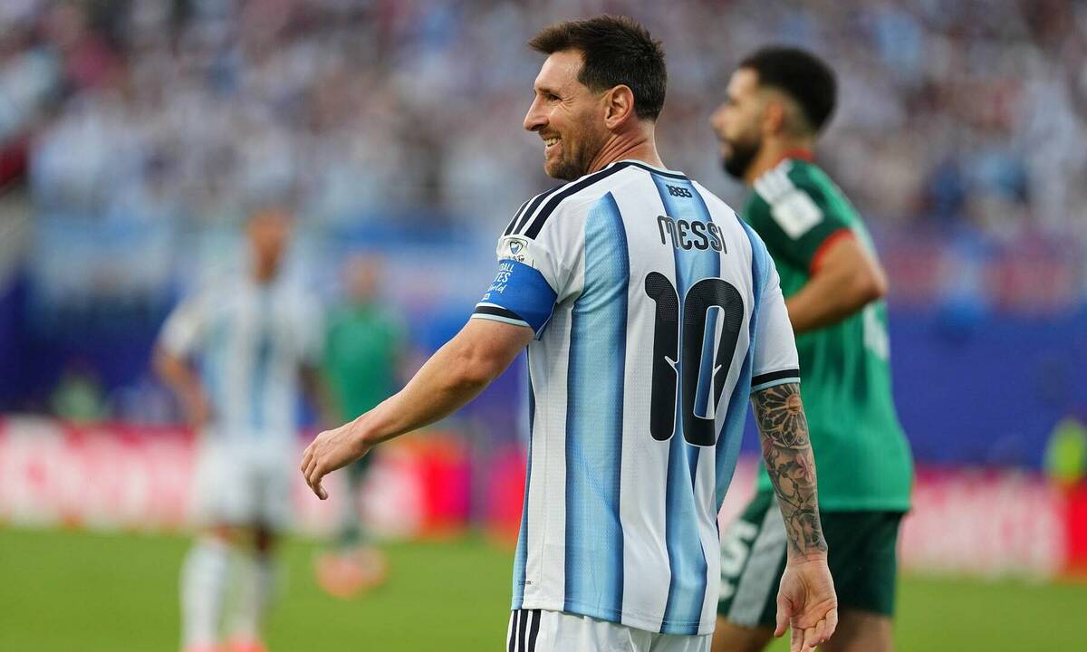 Chiến thuật đi bộ của Messi được khen trong báo cáo của FIFA